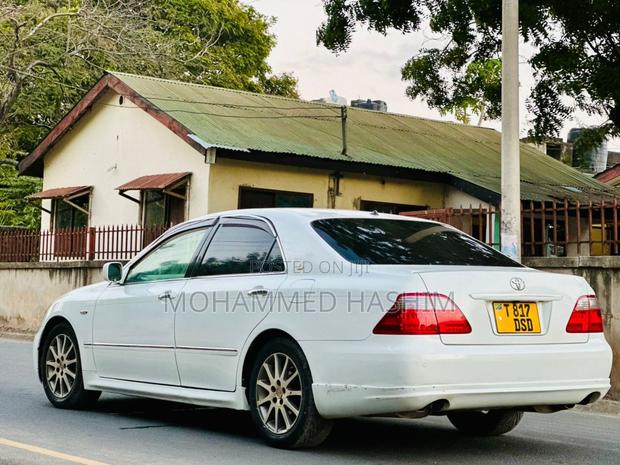 Toyota Crown 2007 White