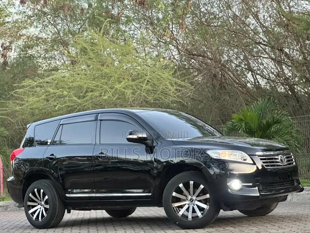 Toyota Vanguard 2011 Black