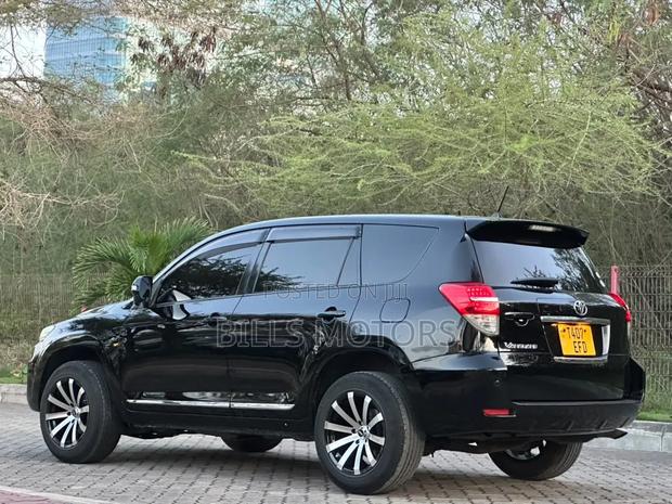 Toyota Vanguard 2011 Black