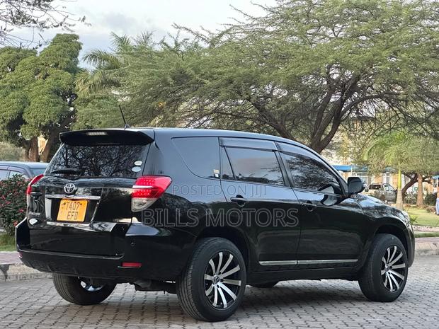 Toyota Vanguard 2011 Black