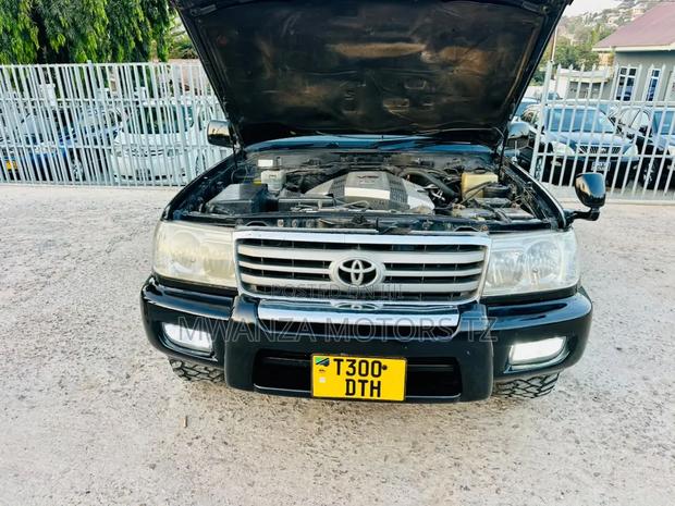 Toyota Land Cruiser 2000 Black