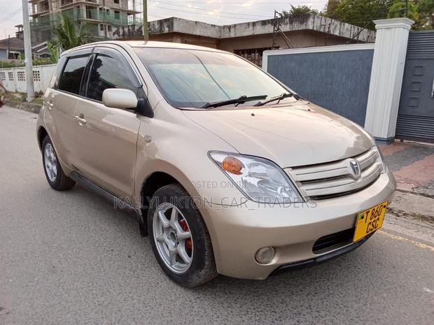 Toyota IST 2007 Gold