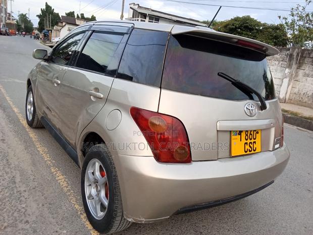 Toyota IST 2007 Gold