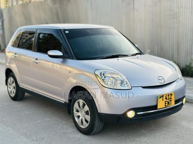 Mazda Verisa 2010