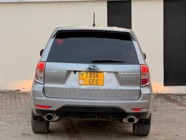 Subaru Forester 2011 Gray