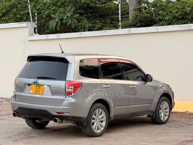 Subaru Forester 2011 Gray