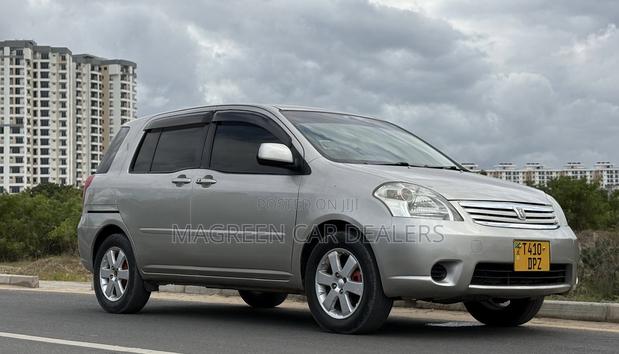 Toyota Raum 2006 Gold