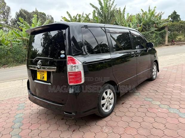 Toyota Noah 2009 Black