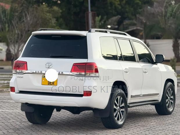 Toyota Land Cruiser 2019 White