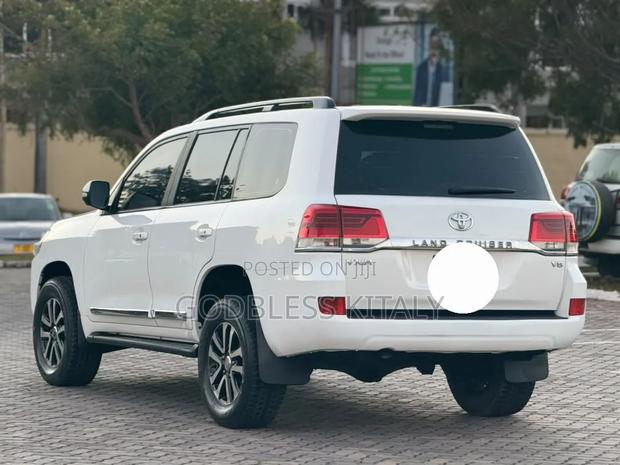 Toyota Land Cruiser 2019 White