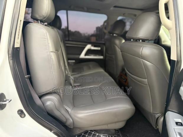 Toyota Land Cruiser 2019 White