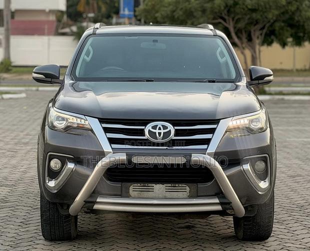 Toyota Fortuner 2018 Gray