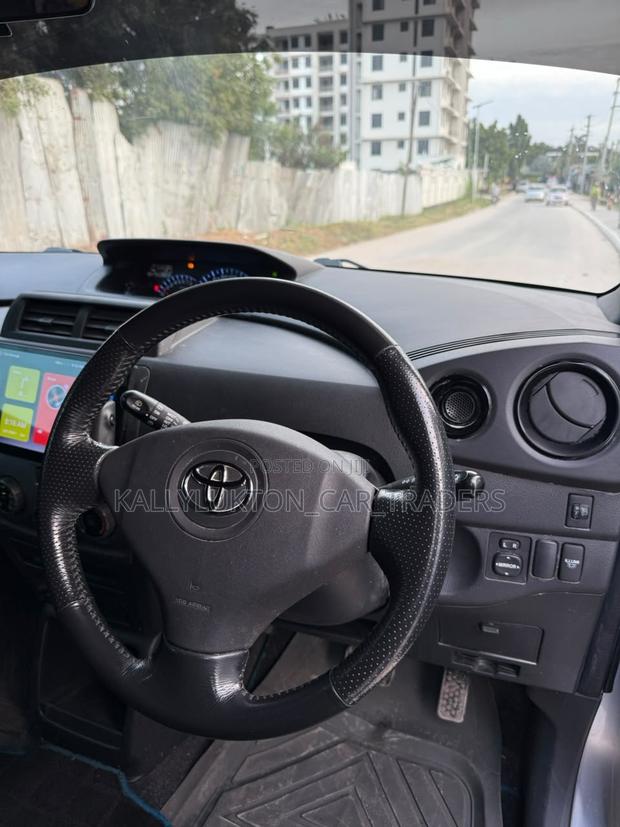 Toyota bB 2009 Silver