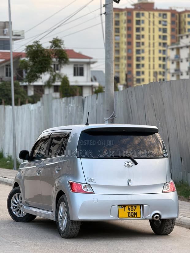 Toyota bB 2009 Silver