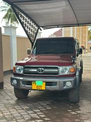 Toyota Land Cruiser 2016 Maroon for sale