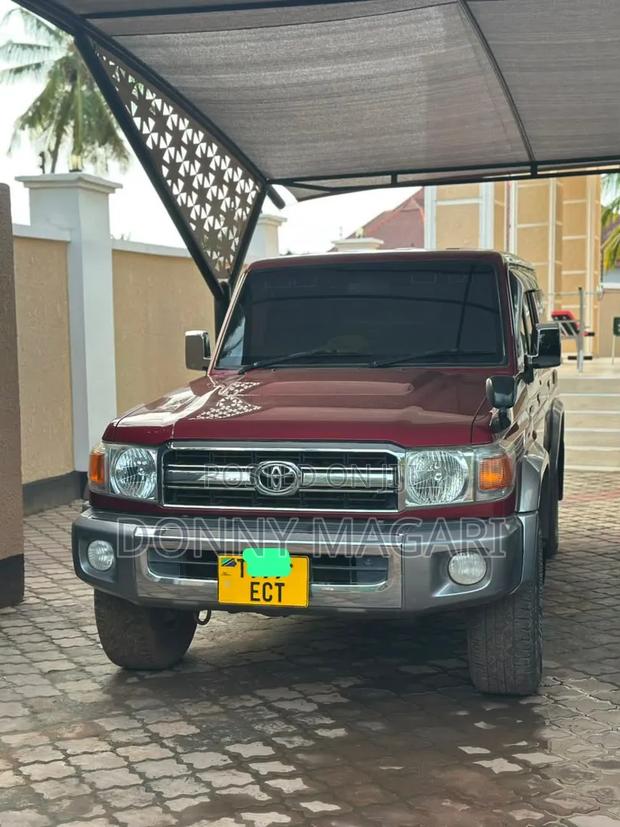 Toyota Land Cruiser 2016 Maroon