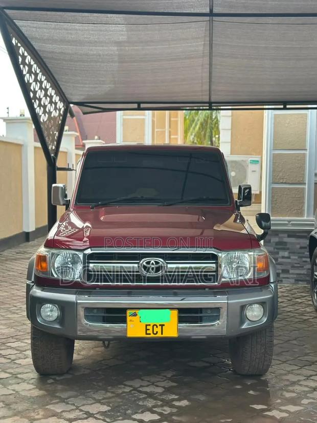Toyota Land Cruiser 2016 Maroon