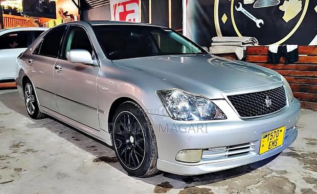 Toyota Crown 2006 Silver