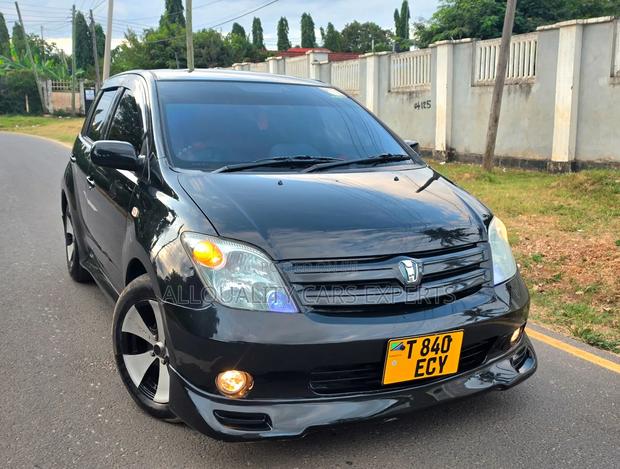 Toyota IST 2004