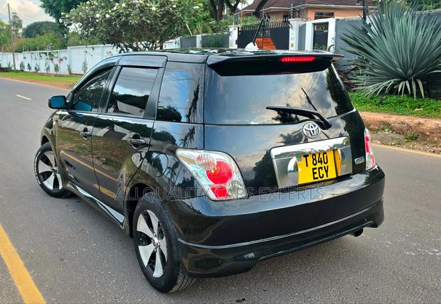 Toyota IST 2004