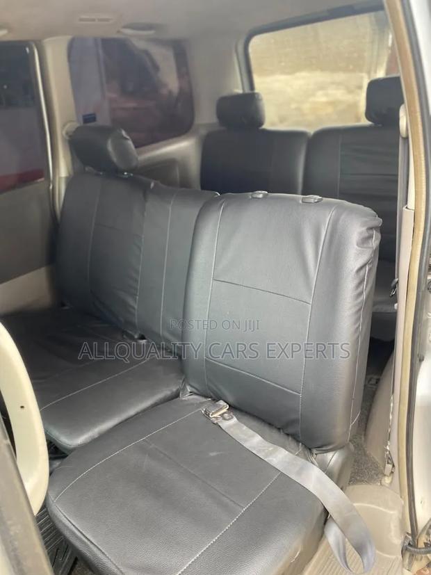 Toyota Noah 2005 Silver
