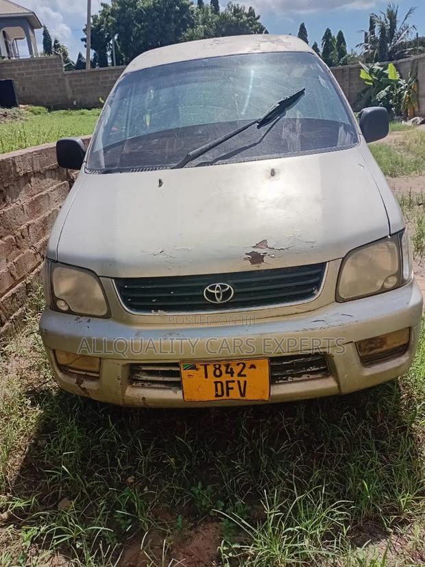 Toyota Noah 2002
