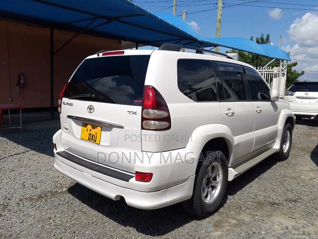 Toyota Land Cruiser Prado 2005 White