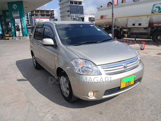 Toyota Raum 2006 Gold