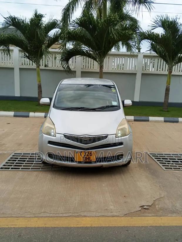 Toyota Ractis 2006 Silver