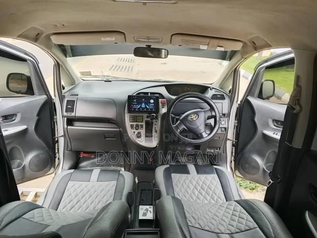 Toyota Ractis 2006 Silver
