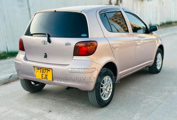 Toyota Vitz 2004 Pink
