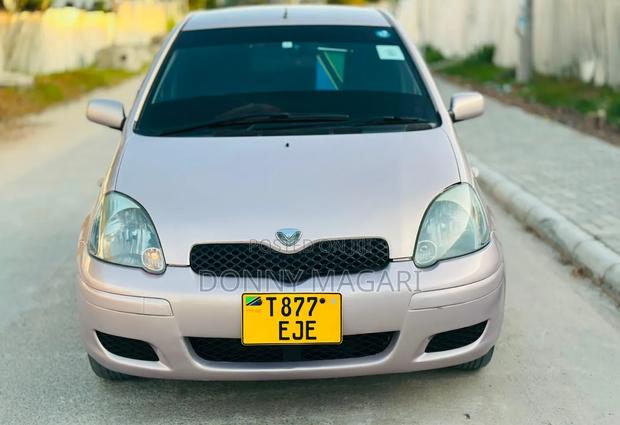 Toyota Vitz 2004 Pink