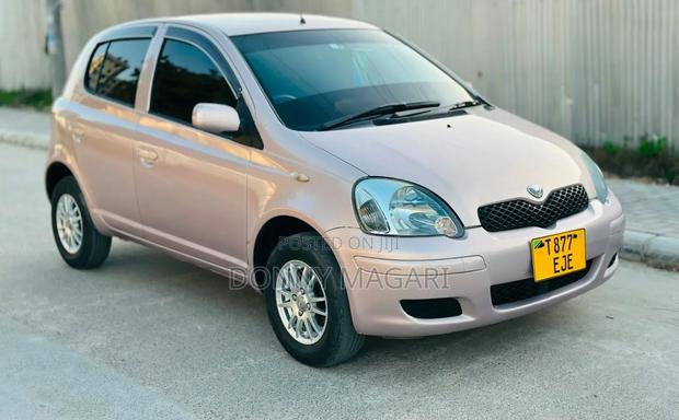 Toyota Vitz 2004 Pink