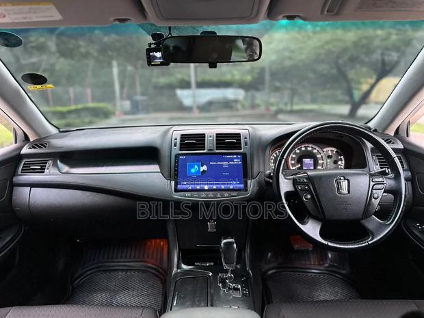 Toyota Crown 2010 White
