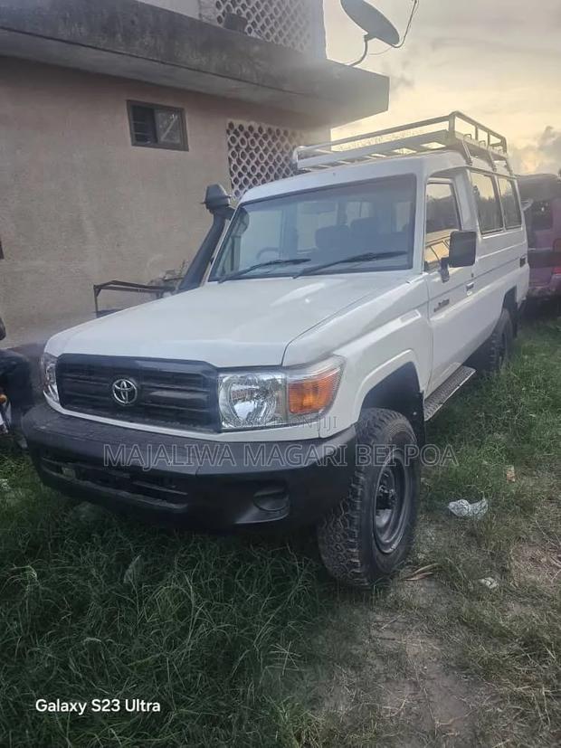 Toyota Land Cruiser 2007 White