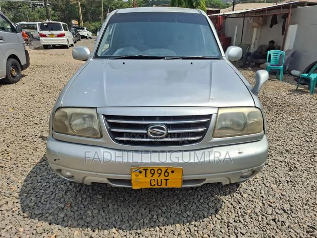 Suzuki Escudo 1999 Silver