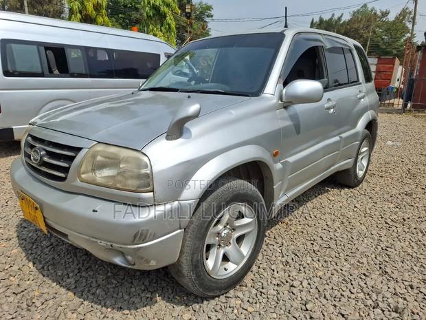 Suzuki Escudo 1999 Silver