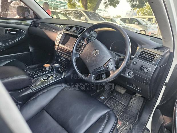 Toyota Crown 2006 White