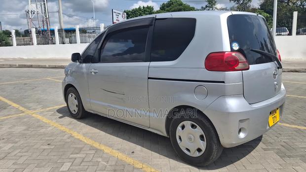 Toyota Porte 2006 Silver