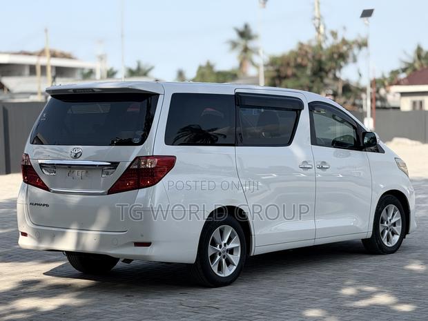 Toyota Alphard 2.4 Petrol FWD 2010 White