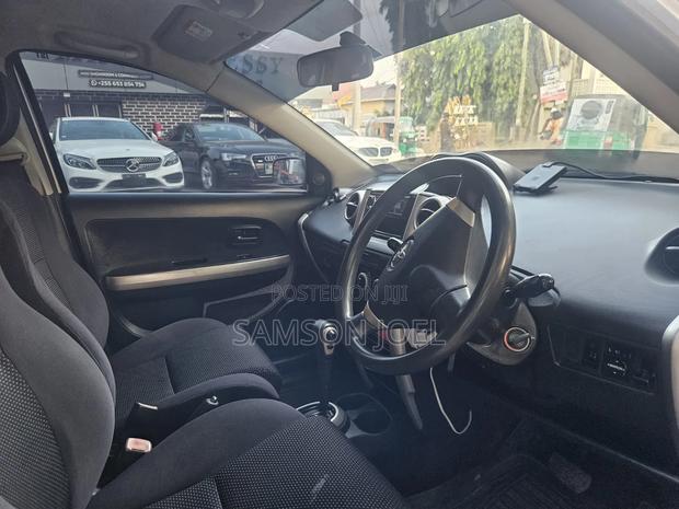 Toyota IST 2003 Silver