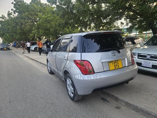 Toyota IST 2003 Silver