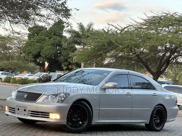 Toyota Crown Royale 2005 Pearl