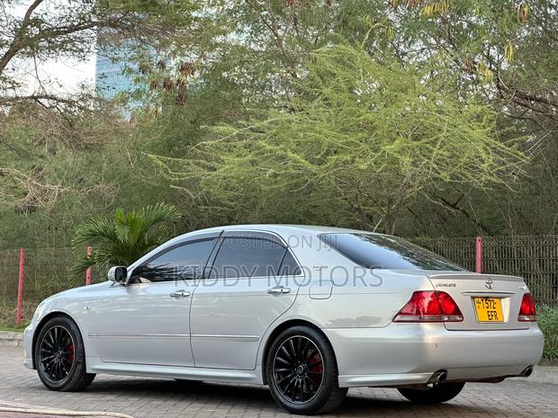 Toyota Crown Royale 2005 Pearl