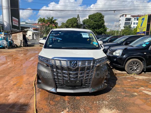 Toyota Alphard 2019 White
