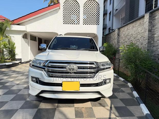 Toyota Land Cruiser 4.6 V8 ZX 2017 White