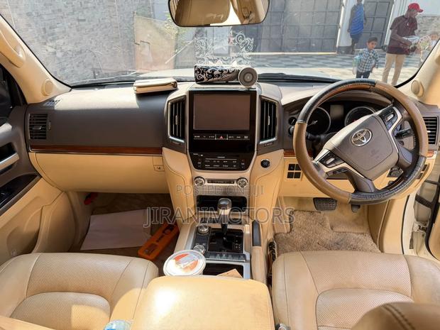 Toyota Land Cruiser 4.6 V8 ZX 2017 White