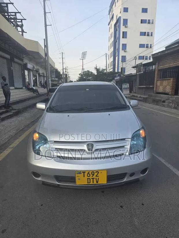 Toyota IST 2004 Silver