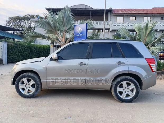 Suzuki Escudo 2008 Gray