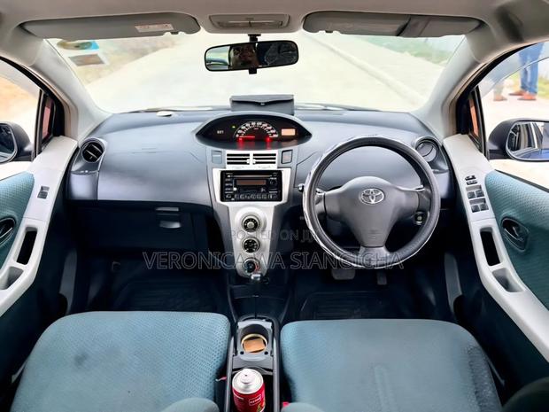 Toyota Vitz 2006 Blue